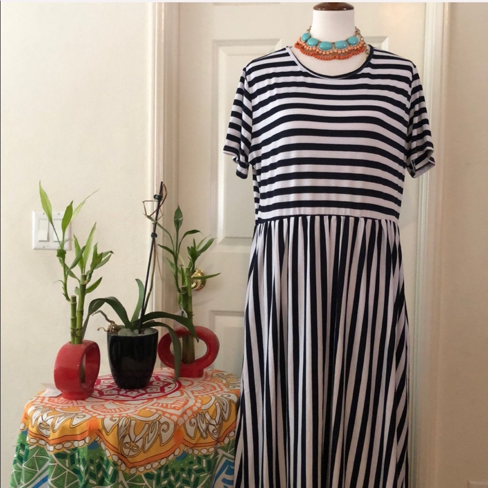NEW SIMPLEFUN STRIPE DRESS SIZE: XXLARGE